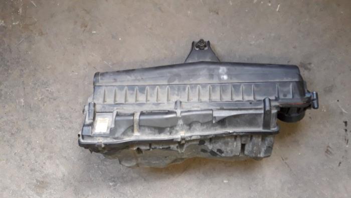 Begagnade Luftfilterhus Peugeot 308 (4A/C) 1.4 VTI 16V Pris på förfrågan erbjuds av Autodemontage Joko B.V.