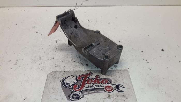 Usagé Support dynamo haut Ford Transit Connect 1.8 TDCi 90 Prix sur demande proposé par Autodemontage Joko B.V.