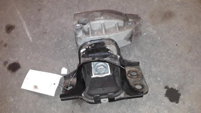 Used Engine mount Renault Scénic II (JM) 1.6 16V Price on request offered by Autodemontage Joko B.V.