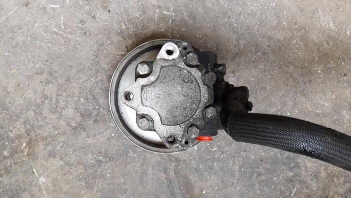 Usagé Pompe de direction Audi A4 Avant (B6) 2.5 TDI 24V Prix sur demande proposé par Autodemontage Joko B.V.