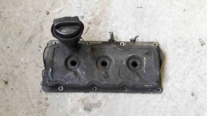 Usagé Couvercle soupapes Audi A4 Avant (B6) 2.5 TDI 24V Prix sur demande proposé par Autodemontage Joko B.V.