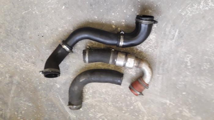 Gebrauchte Intercooler Schlauch Ford C-Max (DXA) 2.0 TDCi 16V Preis auf Anfrage angeboten von Autodemontage Joko B.V.