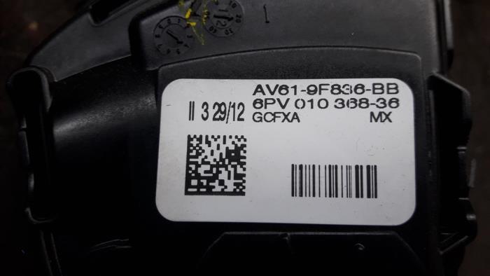 Gaspedal van een Ford C-Max (DXA) 2.0 TDCi 16V 2013