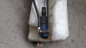 Used Windscreen washer pump Renault Clio III (BR/CR) 1.5 dCi 70 Price on request offered by Autodemontage Joko B.V.