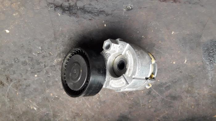Usados Rodillo tensor correa múltiple Renault Clio III (BR/CR) 1.5 dCi 70 Precio de solicitud ofrecido por Autodemontage Joko B.V.