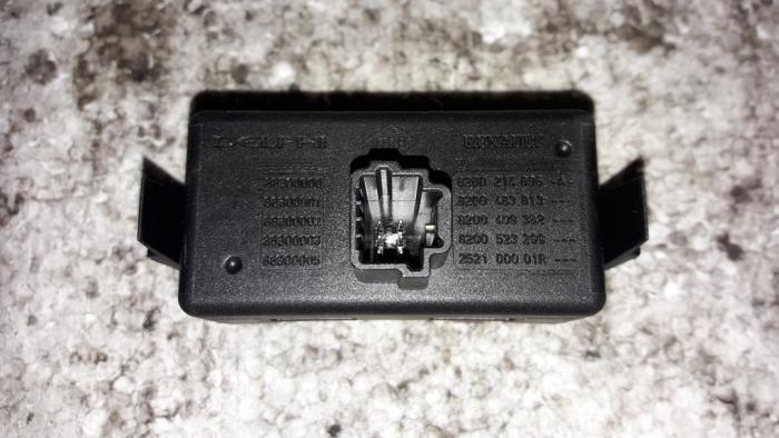Panic lighting switch from a Renault Clio III (BR/CR) 1.5 dCi 70 2008