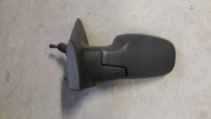 Used Wing mirror, left Renault Clio III (BR/CR) 1.5 dCi 70 Price on request offered by Autodemontage Joko B.V.