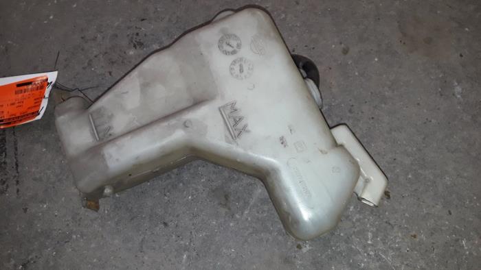 Expansion vessel from a Nissan Primera Wagon (W12) 1.8 16V 2003