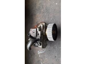 Used Mechanical fuel pump Opel Astra H (L48) 1.7 CDTi 16V Price on request offered by Autodemontage Joko B.V.