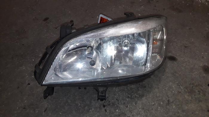 Headlight, left from a Opel Zafira (F75) 1.6 16V 2001