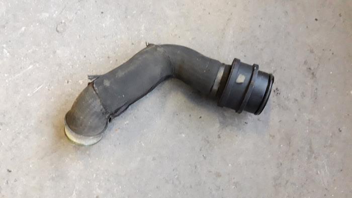 Gebrauchte Intercooler Schlauch Mercedes B (W245) 2.0 B-180 CDI 16V Preis auf Anfrage angeboten von Autodemontage Joko B.V.