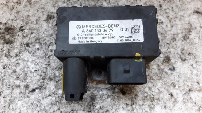 Glow plug relay from a Mercedes-Benz B (W245,242) 2.0 B-180 CDI 16V 2007