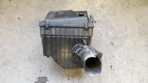 Usados Cuerpo de filtro de aire Dodge Nitro 2.8 CRD 16V 4x4 Precio de solicitud ofrecido por Autodemontage Joko B.V.
