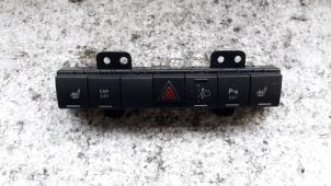 Usados Interruptor de luz de pánico Dodge Nitro 2.8 CRD 16V 4x4 Precio de solicitud ofrecido por Autodemontage Joko B.V.