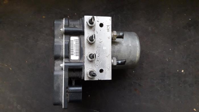Used ABS pump Jaguar XF (CC9) 3.0 V6 24V Price on request offered by Autodemontage Joko B.V.