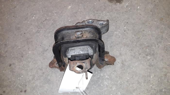 Used Engine mount Toyota Yaris (P1) 1.0 16V VVT-i Price on request offered by Autodemontage Joko B.V.