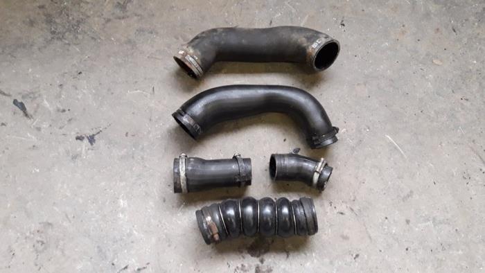 Gebrauchte Intercooler Schlauch Ford Mondeo III Wagon 2.0 TDCi 130 16V Preis auf Anfrage angeboten von Autodemontage Joko B.V.
