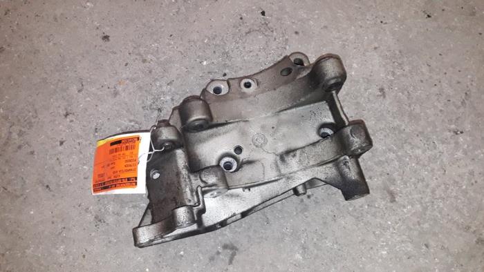 Gebrauchte Dynamostütze oben Citroen Xsara Picasso (CH) 1.6 Preis auf Anfrage angeboten von Autodemontage Joko B.V.