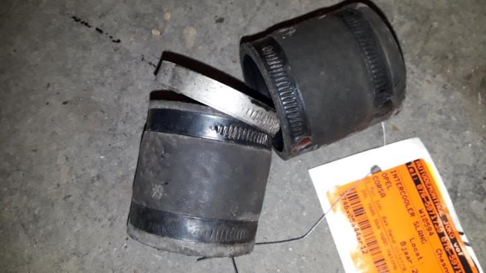 Gebrauchte Intercooler Schlauch Opel Corsa C (F08/68) 1.7 DTI 16V Preis auf Anfrage angeboten von Autodemontage Joko B.V.