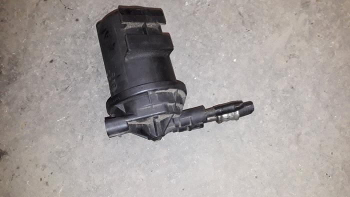Fuel filter housing from a Opel Corsa C (F08/68) 1.7 DTI 16V 2003