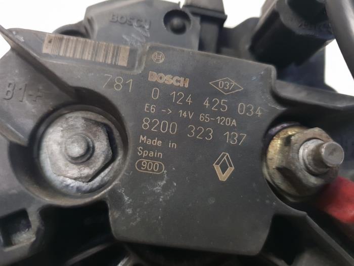 Dynamo van een Renault Clio III (BR/CR) 1.6 16V 2007