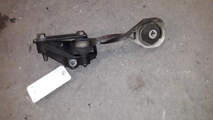 Used Engine mount Renault Clio II Societe (SB) 1.5 dCi 68 Price on request offered by Autodemontage Joko B.V.