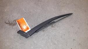 Used Rear wiper arm Renault Clio II Societe (SB) 1.5 dCi 68 Price on request offered by Autodemontage Joko B.V.