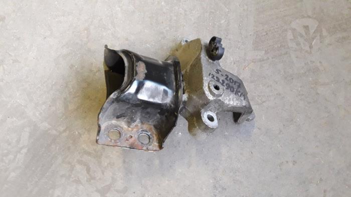 Used Engine mount Renault Twingo II (CN) 1.5 dCi 90 FAP Price on request offered by Autodemontage Joko B.V.