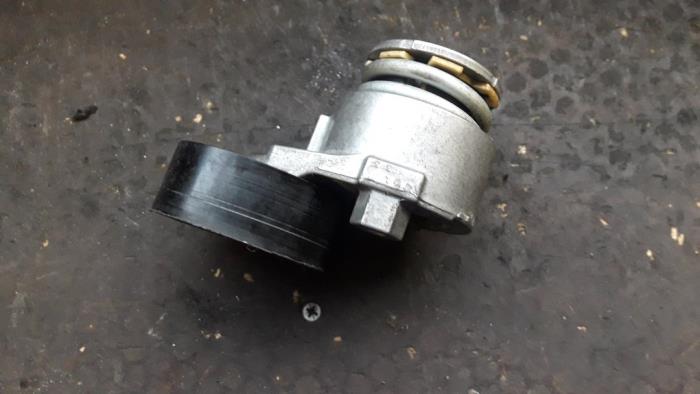 Usados Rodillo tensor correa múltiple Renault Twingo II (CN) 1.5 dCi 90 FAP Precio de solicitud ofrecido por Autodemontage Joko B.V.
