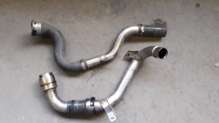 Gebrauchte Intercooler Schlauch Renault Twingo II (CN) 1.5 dCi 90 FAP Preis auf Anfrage angeboten von Autodemontage Joko B.V.