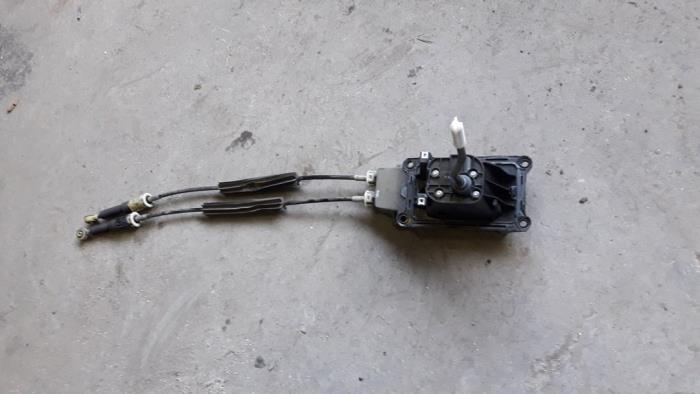 Gear stick from a Renault Twingo II (CN) 1.5 dCi 90 FAP 2011