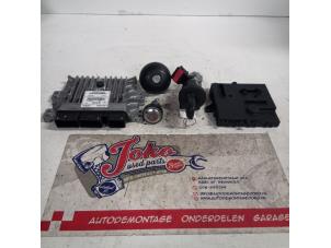 Usagé Kit serrure cylindre (complet) Renault Twingo II (CN) 1.5 dCi 90 FAP Prix sur demande proposé par Autodemontage Joko B.V.