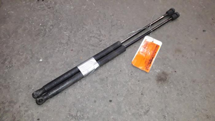 Rear gas strut, left from a Ford Focus 2 1.6 16V 2006