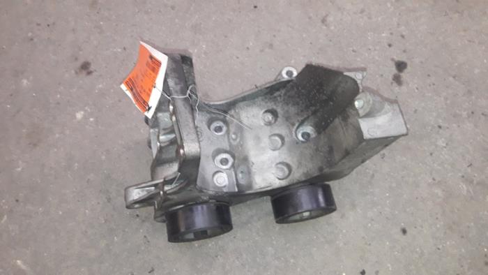 Air conditioning bracket from a Ford Ka I 1.3i 2007