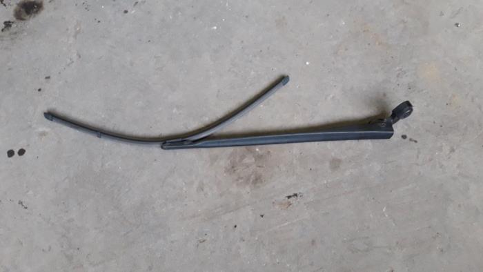 Front wiper arm from a Seat Leon (1P1) 1.9 TDI 90 2007