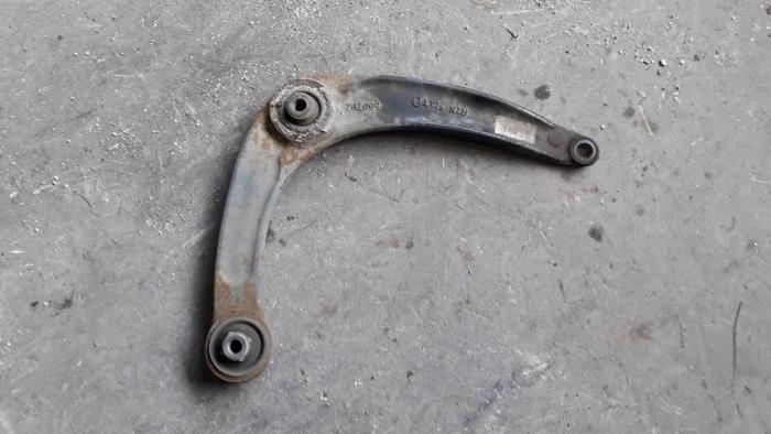 Front lower wishbone, right from a Citroën Berlingo 1.6 Hdi 16V 90 2010