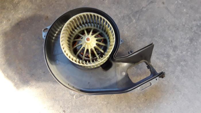 Heating and ventilation fan motor from a Opel Meriva 1.3 CDTI 16V 2007