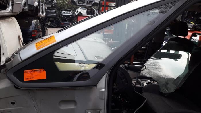 Usados Ventanilla triangular izquierda delante Ford S-Max (GBW) 1.8 TDCi 16V Precio de solicitud ofrecido por Autodemontage Joko B.V.