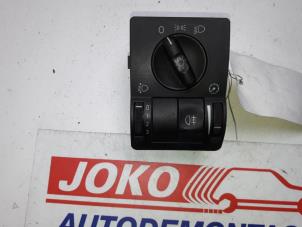 Usagé Commutateur lumière Opel Combo Tour (Corsa C) 1.7 DTI 16V Prix sur demande proposé par Autodemontage Joko B.V.