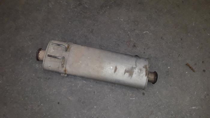 Exhaust middle silencer from a Renault Master III (JD/ND/PD) 2.5 dCi 16V 2002