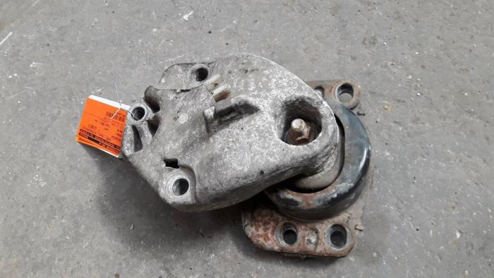 Used Engine mount Renault Master II (JD) 2.5 dCi 16V Price on request offered by Autodemontage Joko B.V.