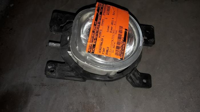 Używane Halogen lewy Fiat Doblo Cargo (263) 1.3 MJ 16V DPF Euro 5 Cena na żądanie oferowane przez Autodemontage Joko B.V.