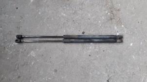 Used Rear gas strut, left Ford Mondeo IV Wagon 1.8 TDCi 125 16V Price on request offered by Autodemontage Joko B.V.