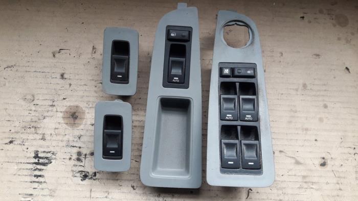 Usados Interruptor de ventanilla eléctrica Chrysler 300 C Touring 3.0 CRD 24V Precio de solicitud ofrecido por Autodemontage Joko B.V.