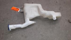 Usagé Réservoir lave-glace avant Ford Fiesta 6 (JA8) 1.25 16V Prix sur demande proposé par Autodemontage Joko B.V.