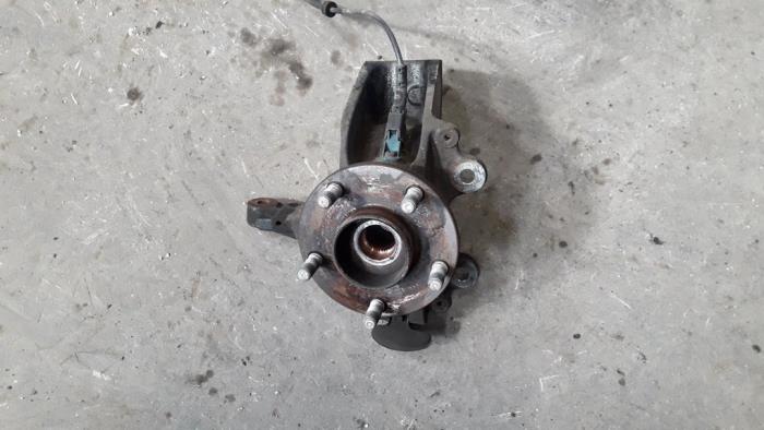 Knuckle, front right from a Ford Focus 2 Wagon 1.6 TDCi 16V 100 2009