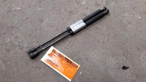 Used Rear gas strut, left Smart Fortwo Coupé (450.3) 0.7 Price on request offered by Autodemontage Joko B.V.