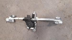 Begagnade Fönstermekanism för bakre dörr, 4-dörrars, vänster Opel Zafira (M75) 1.7 CDTi 16V Pris på förfrågan erbjuds av Autodemontage Joko B.V.