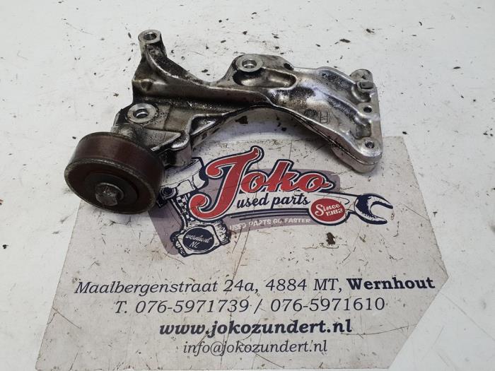 Usagé Support dynamo haut Dodge Nitro 2.8 CRD 16V 4x4 Prix sur demande proposé par Autodemontage Joko B.V.