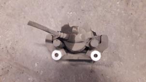 Used Front brake calliper, right BMW 3 serie Touring (F31) 318d 2.0 16V Price on request offered by Autodemontage Joko B.V.